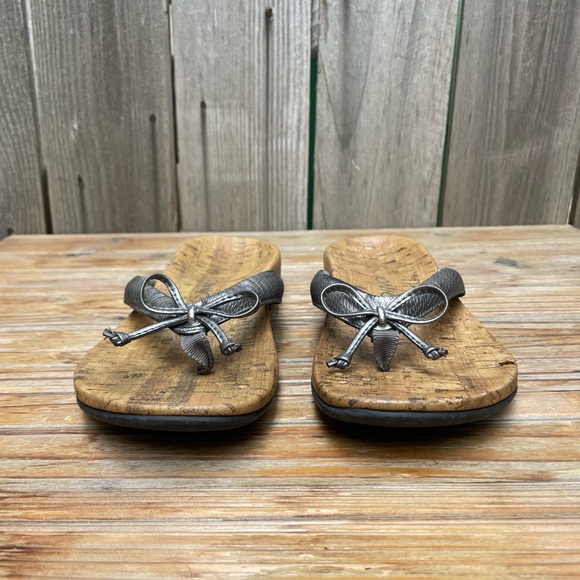 Vionic Bella Metallic Silver Thong Sandal Womens Size 8 - Picture 9 of 16